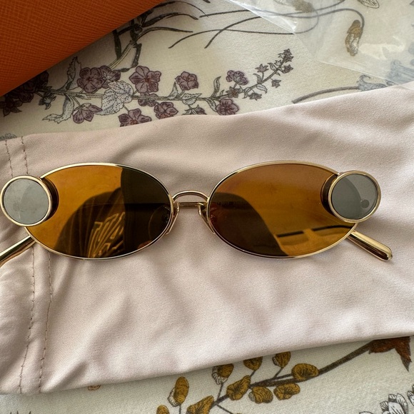 ✨ Tory Burch Runway 23’ Cat-eye Sunglasses ✨ - Picture 4 of 7